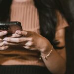 Conversation Tinder : comment l’engager, l’entretenir et la relancer
